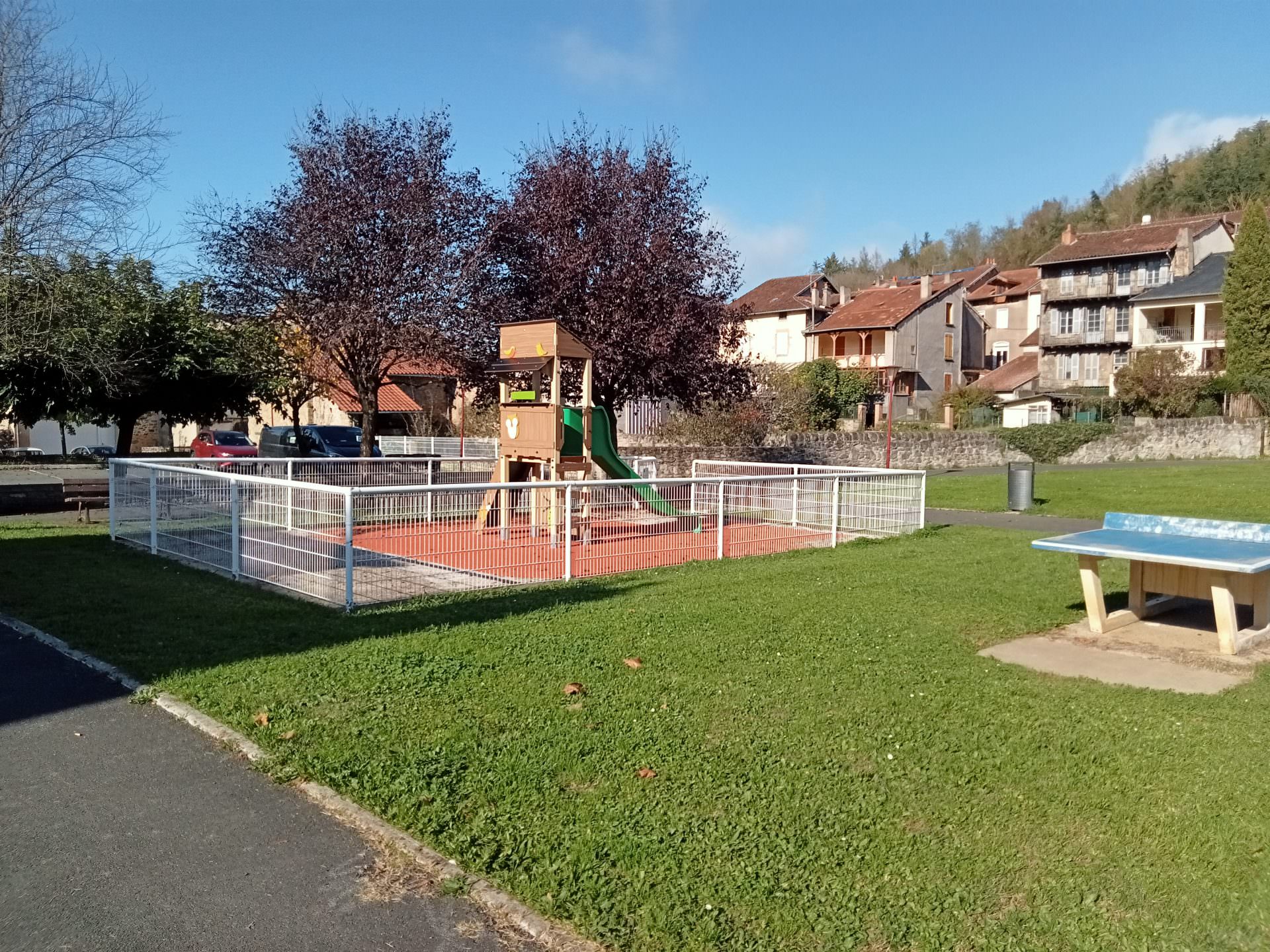 Lire la suite à propos de l’article Aire de jeux Square Place Jean Jaurès