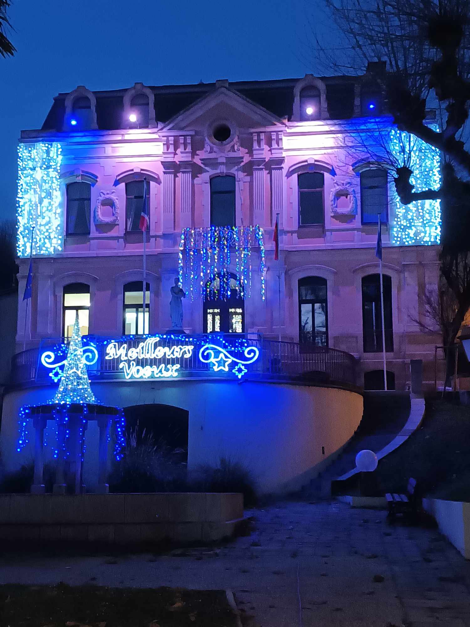 Lire la suite à propos de l’article Lancement des illuminations de Noel à AUBIN