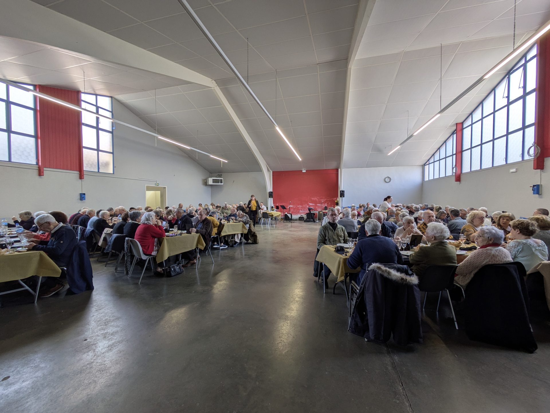 Lire la suite à propos de l’article Nouveau succès pour le repas des aînés édition 2025